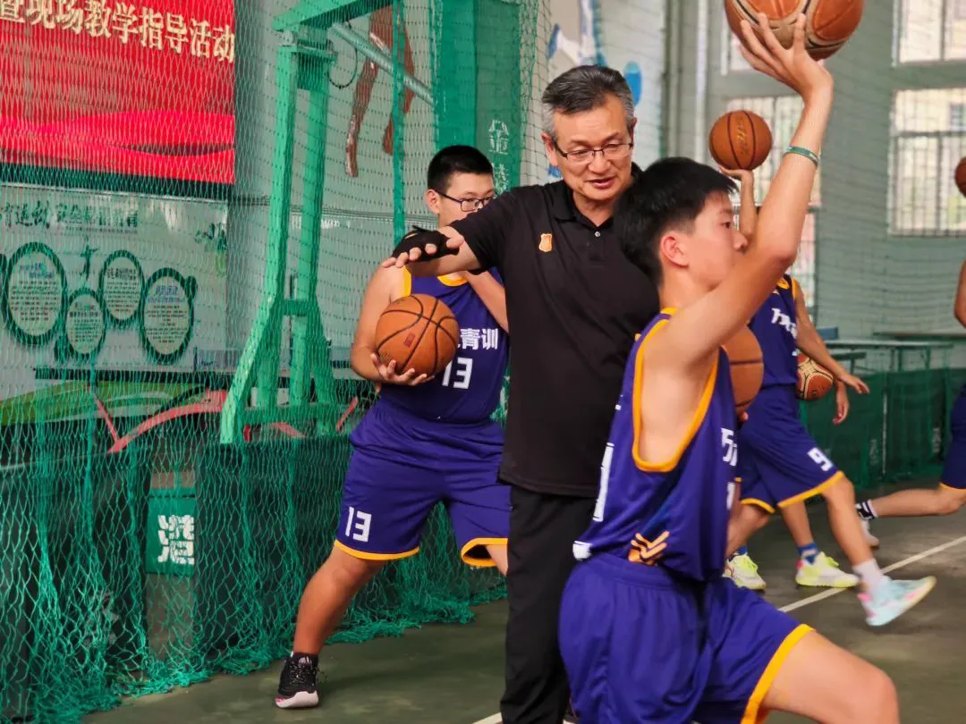 如何制定有效的篮球训练策略以提高球员表现_1